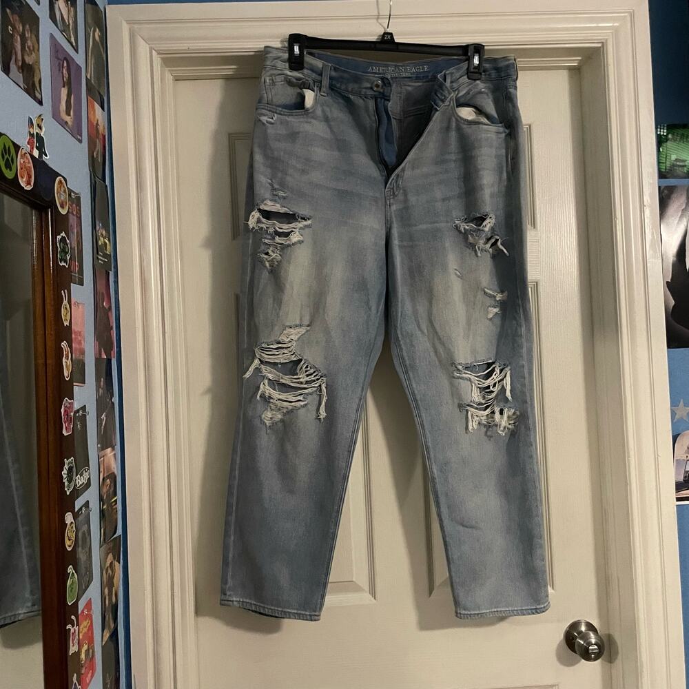 American Eagle distressed mom jeans in size 18 regular